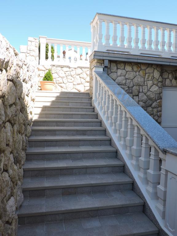 Apartments Villa Residenca Novi Vinodolski Eksteriør billede